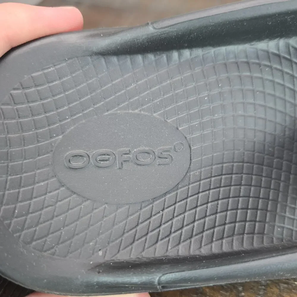 NEW Oofos Ooriginal Mens Size 11 Recovery Slip-On Comfort Flip Flop Sandal Black